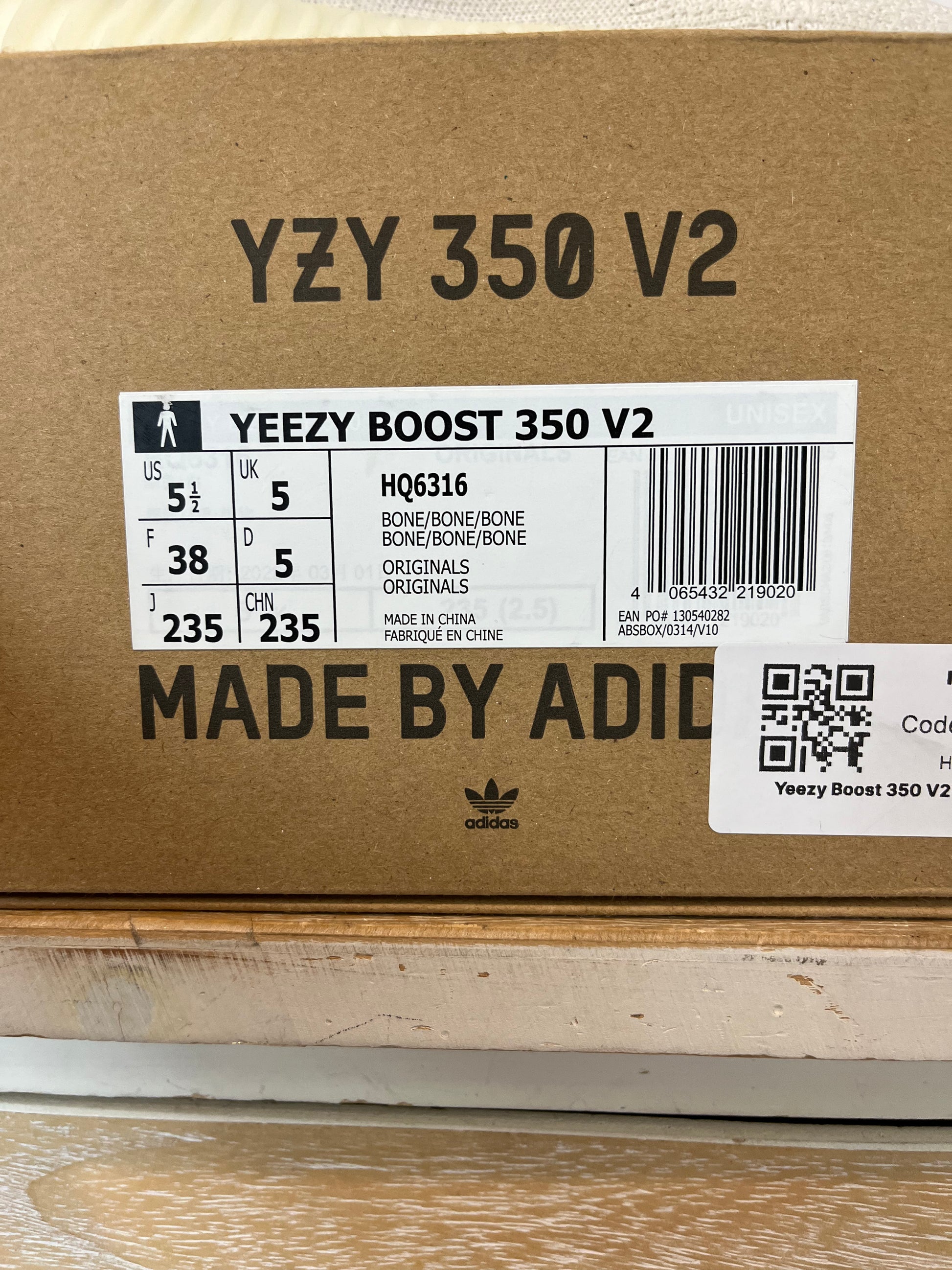 ADIDAS YEEZY BOOST 350. White textured sneakers. Size 38 – Hibuy market
