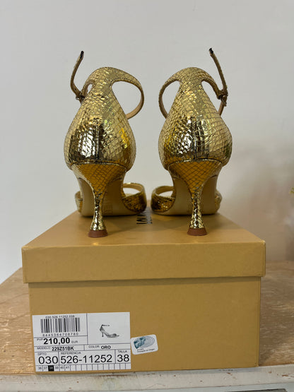 LOLA CRUZ. Gold textured sandal. Size 38