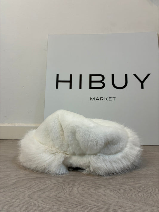 OTRAS. Gorro blanco pelo