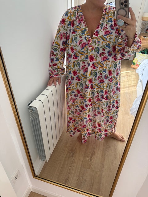 BUGANVILIA. Long white dress with red flowers, size 3XL