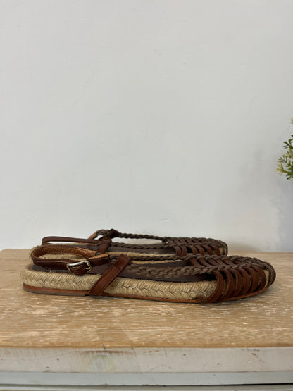 MALABABA. Sandalias piel detalle trenzado. T 38