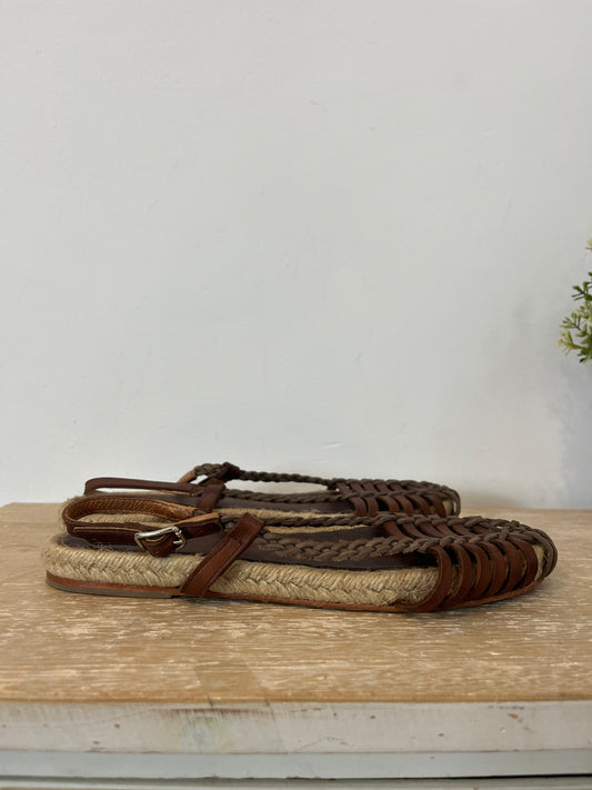 MALABABA. Sandalias piel detalle trenzado. T 38