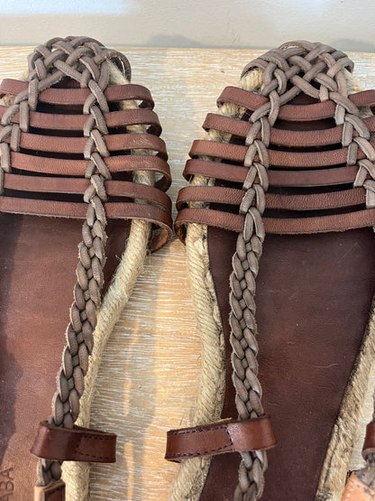 MALABABA. Sandalias piel detalle trenzado. T 38