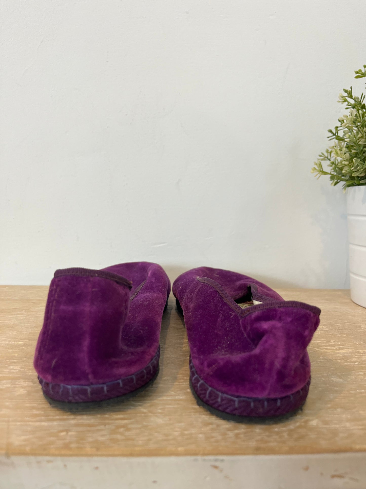 CAYUMAS. Bailarinas terciopelo moradas. T 38