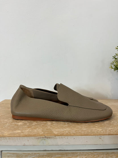 ADOLFO DOMINGUEZ. Mocasines piel textura. T 38