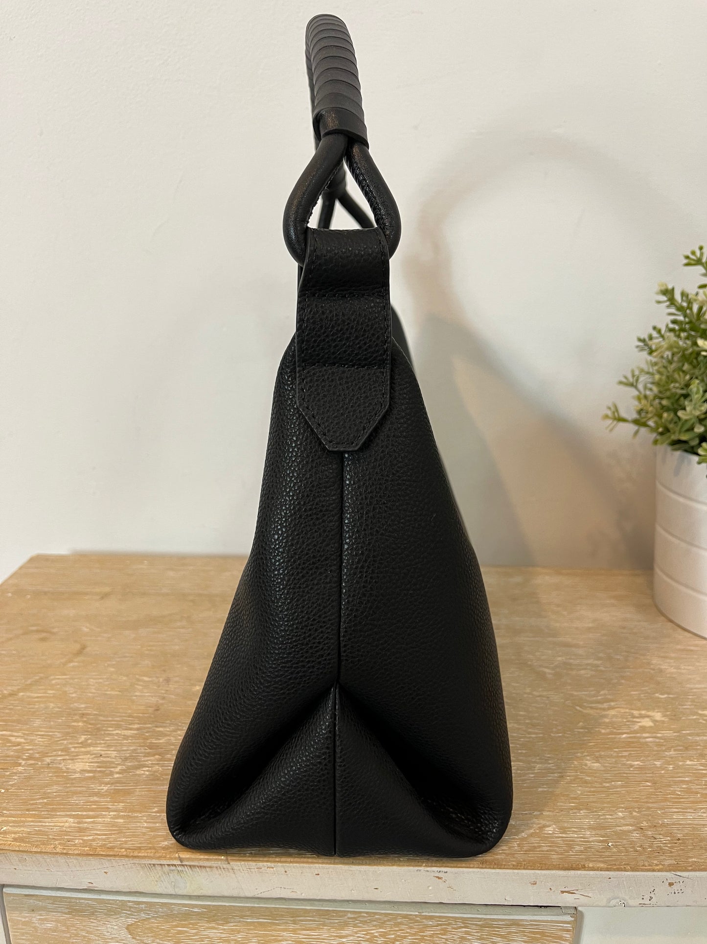 SIMORRA. Black leather bag