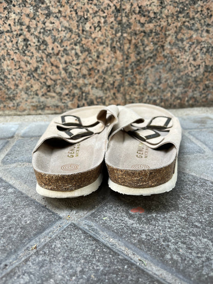 GENUINS. Sandalia marrones hebillas T.42