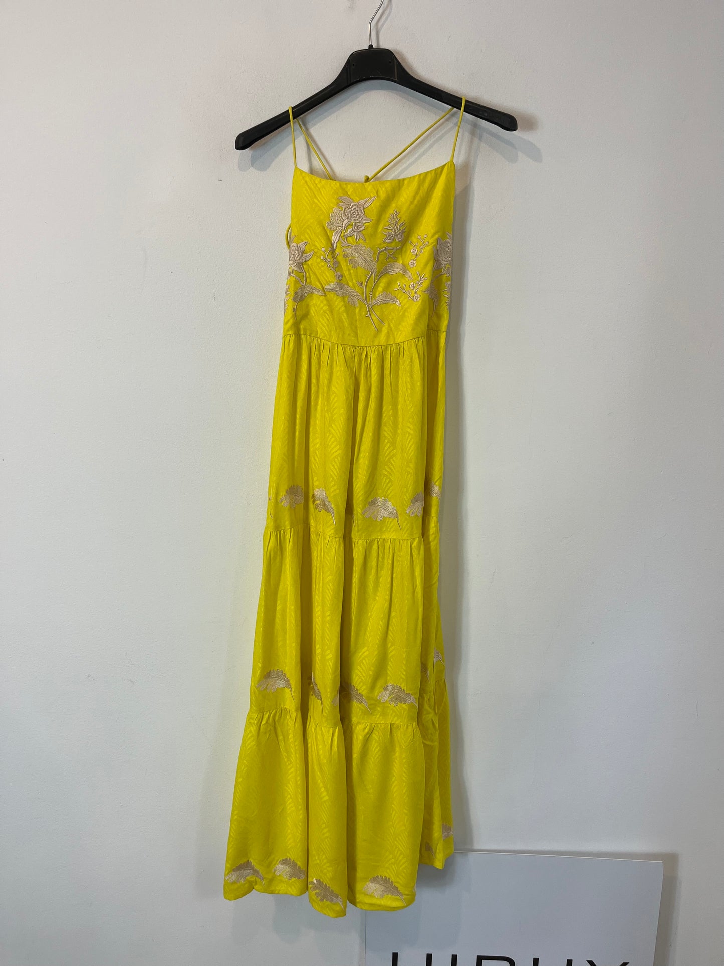 COOSY. Vestido amarillo bordado  T.s