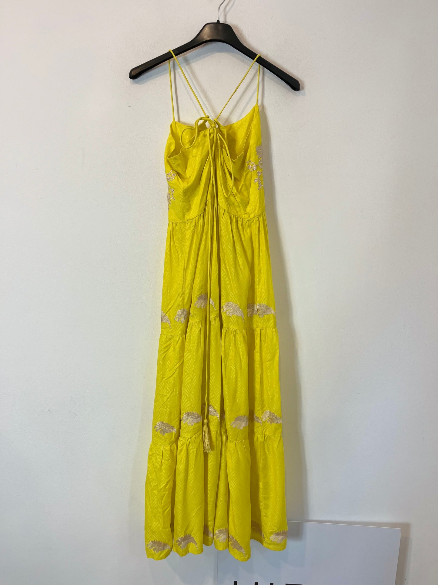 COOSY. Vestido amarillo bordado  T.s