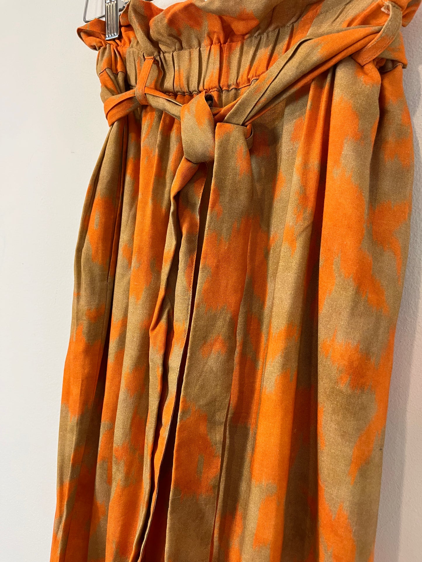 MAKSU. Two-tone fluid trousers Ts