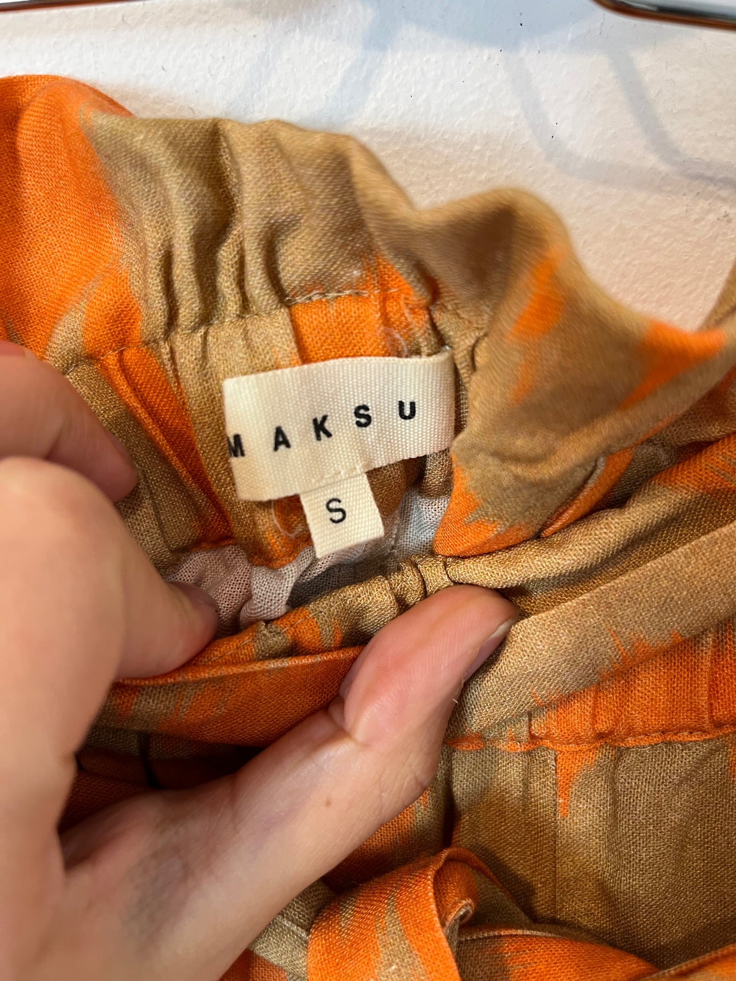 MAKSU. Two-tone fluid trousers Ts