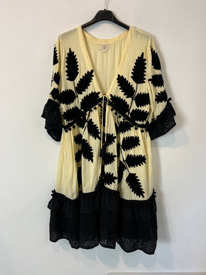 COOSY. Vestido beige bordado  T. S/M