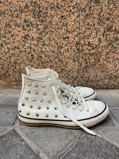 CONVERSE. Zapatillas piel tachuelas. T 40
