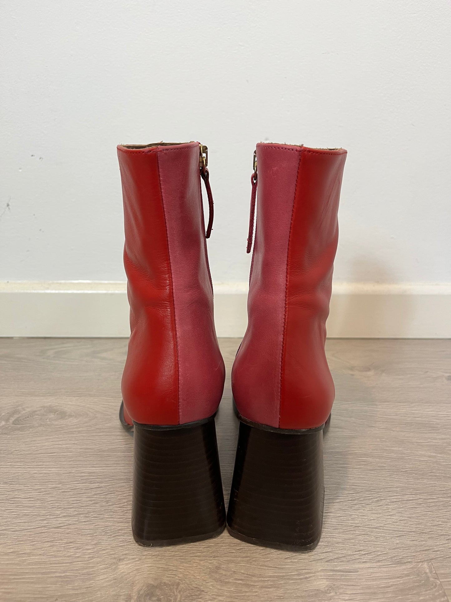 ALOHAS. Botines bicolor piel. T 40