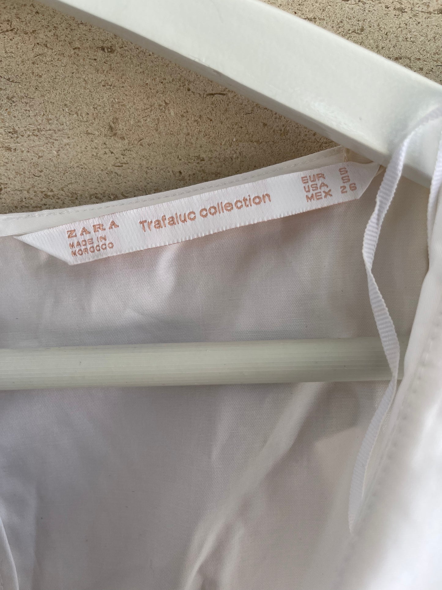 ZARA. Top blanco detalle volantes. T S