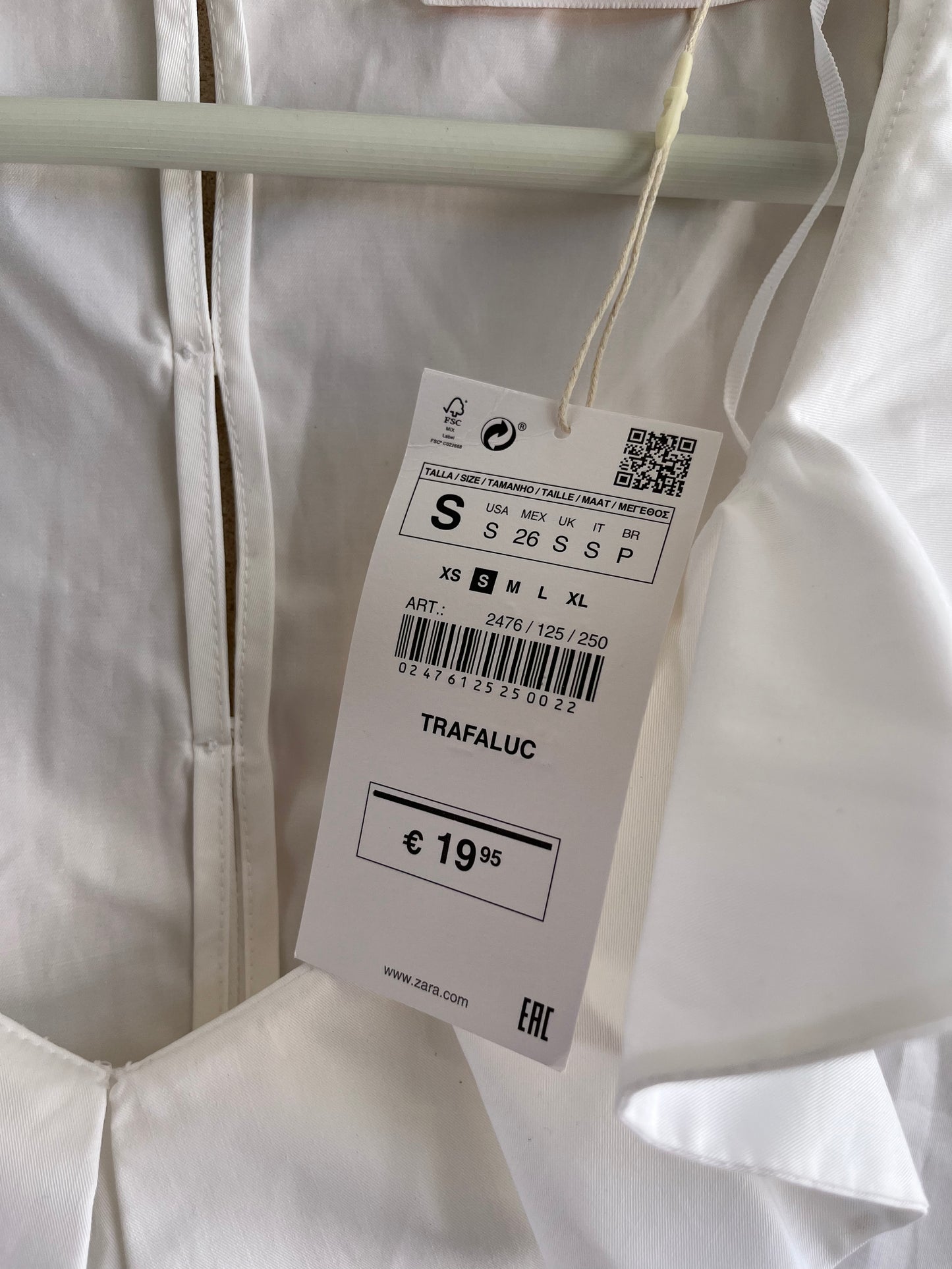 ZARA. Top blanco detalle volantes. T S