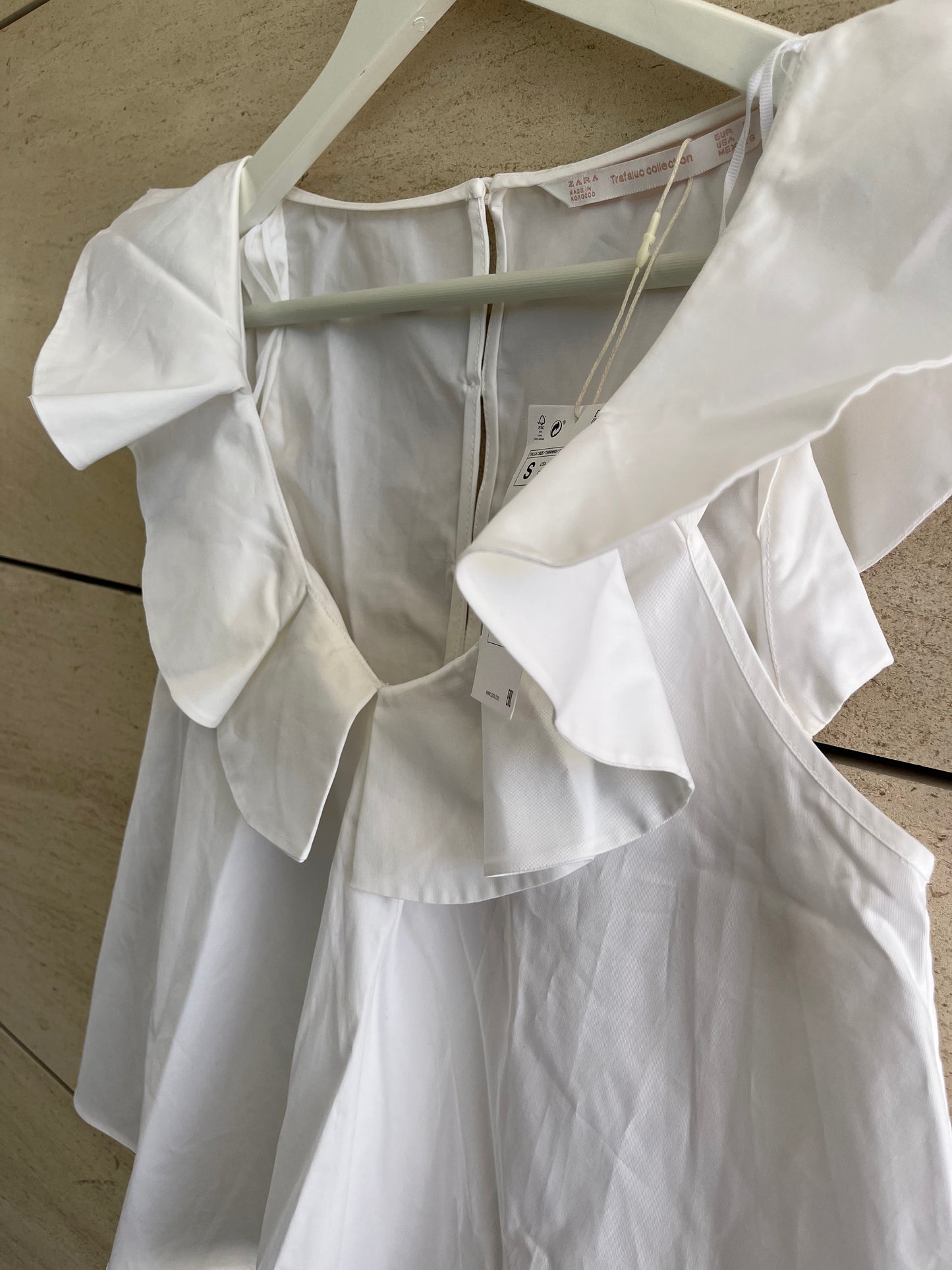 ZARA. Top blanco detalle volantes. T S