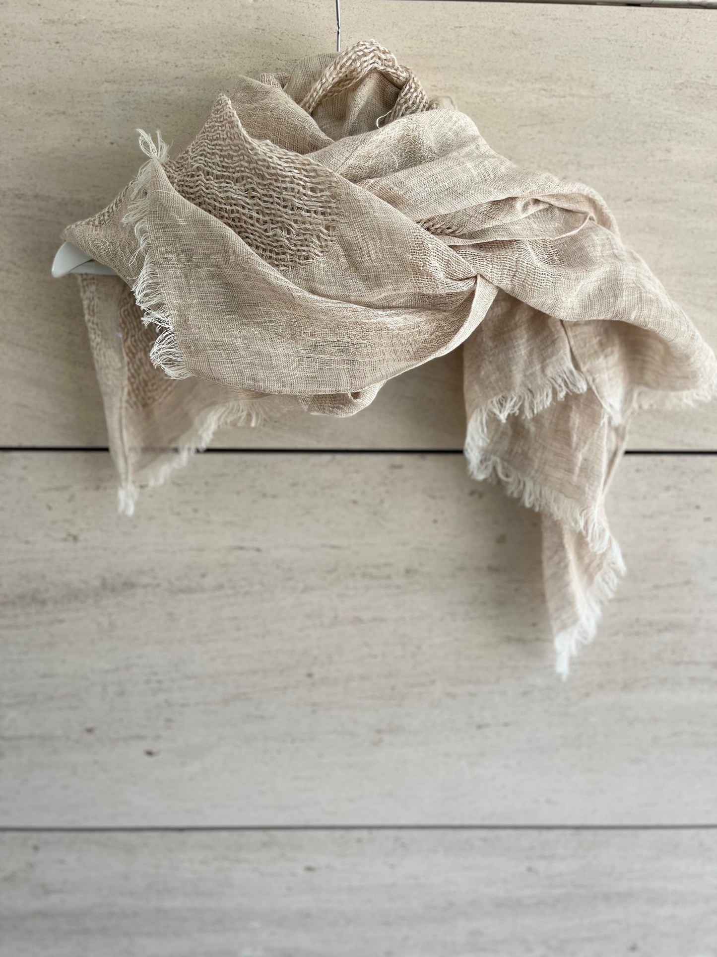 OTRAS. Pañuelo beige lino