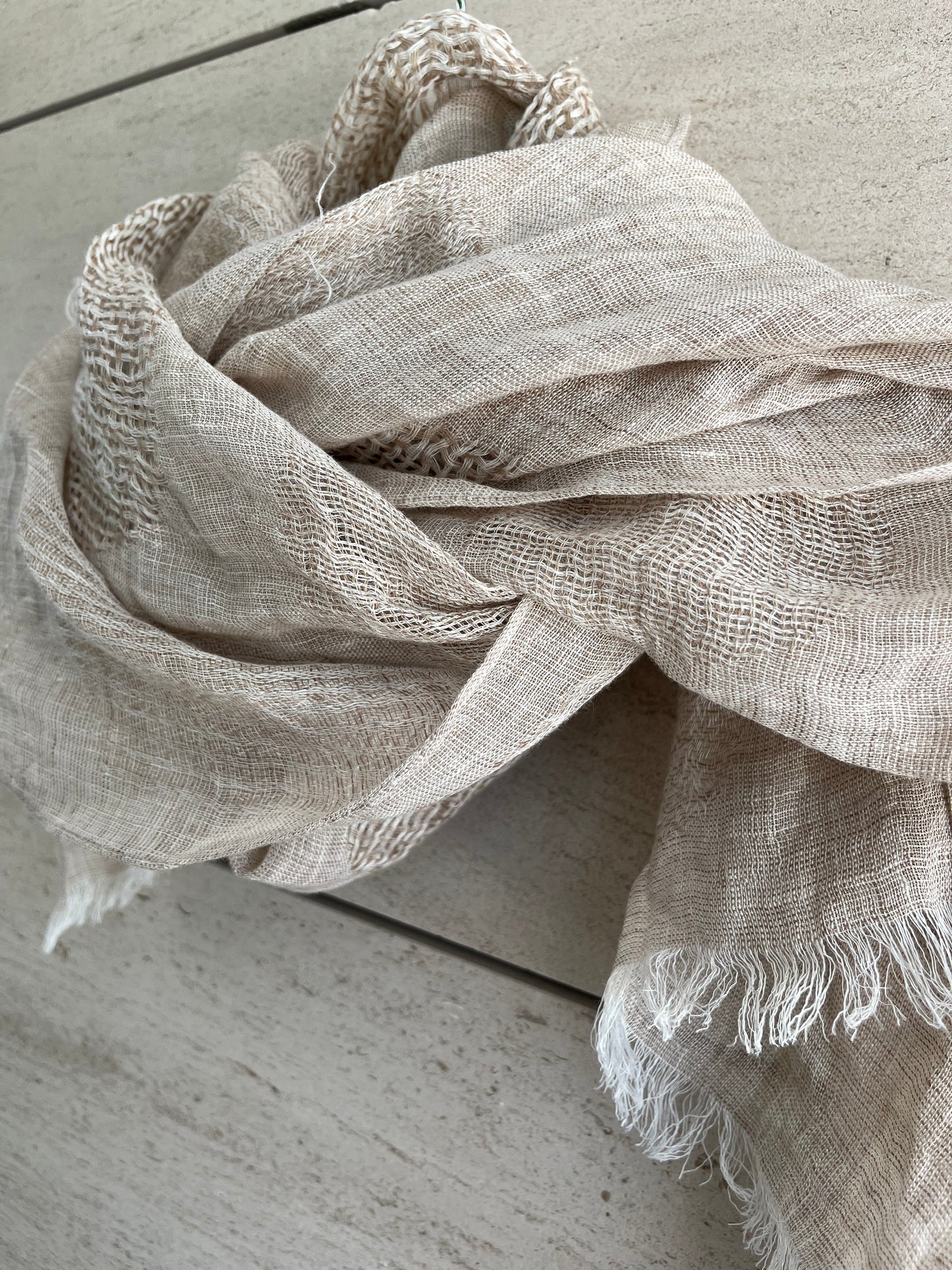 OTRAS. Pañuelo beige lino