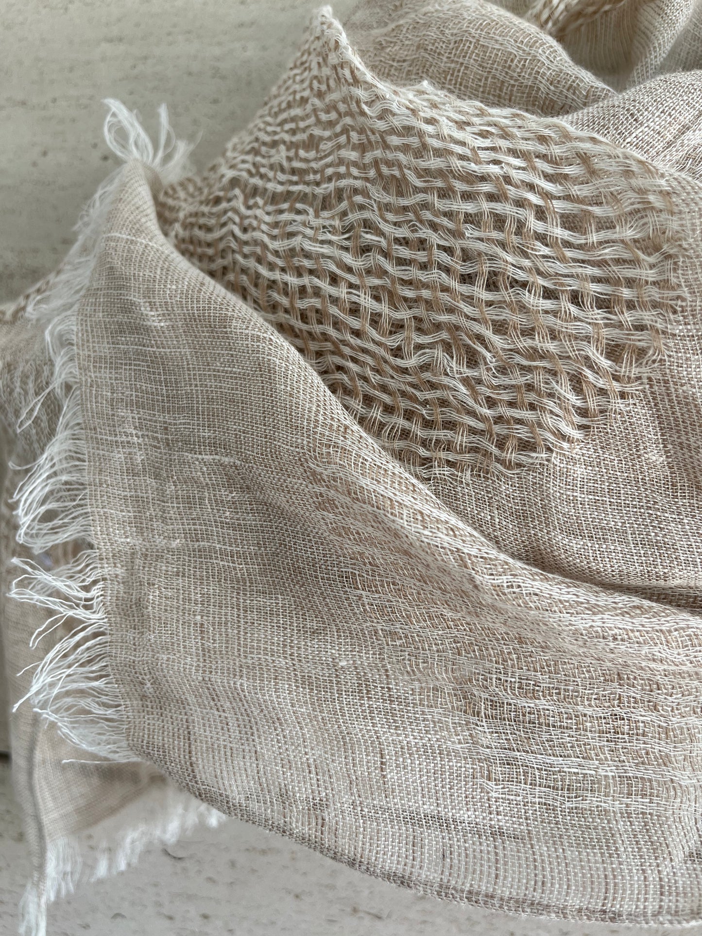 OTRAS. Pañuelo beige lino