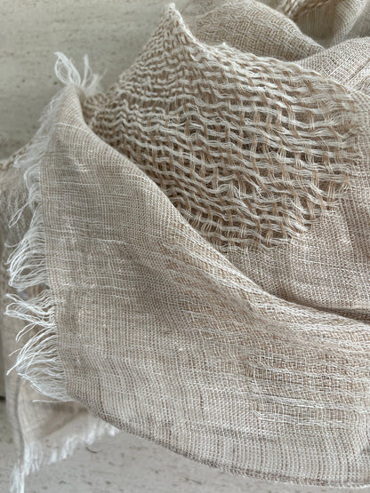 OTRAS. Pañuelo beige lino