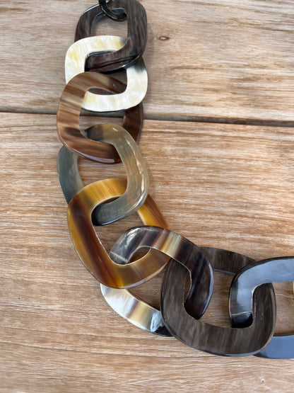 OTRAS. Collar piezas nácar