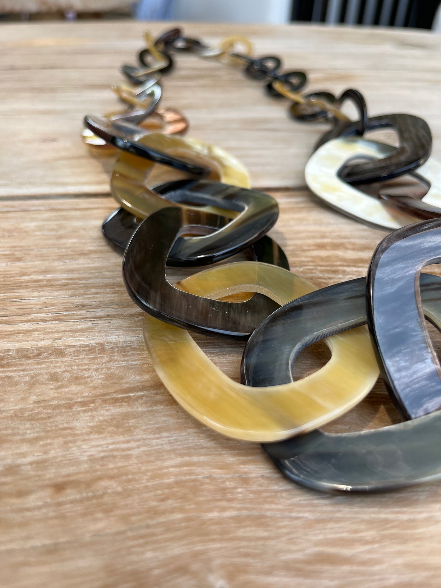 OTRAS. Collar piezas nácar