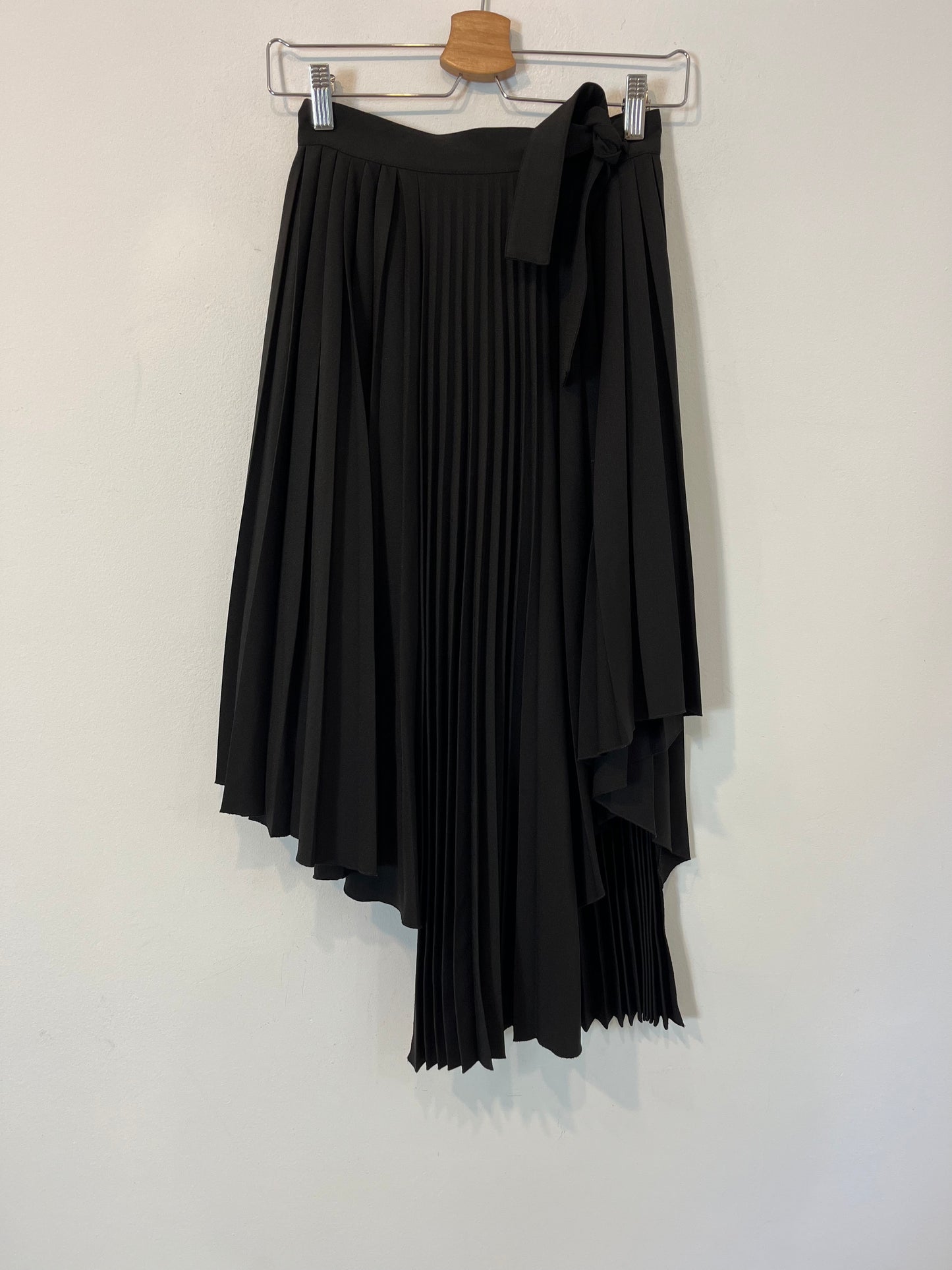 MAJE. Falda negra plisada T.34