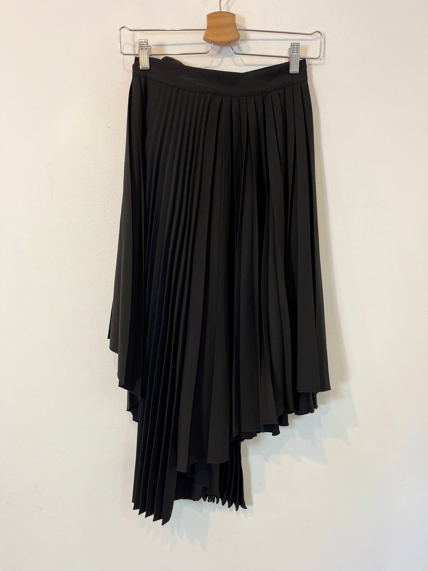 MAJE. Falda negra plisada T.34