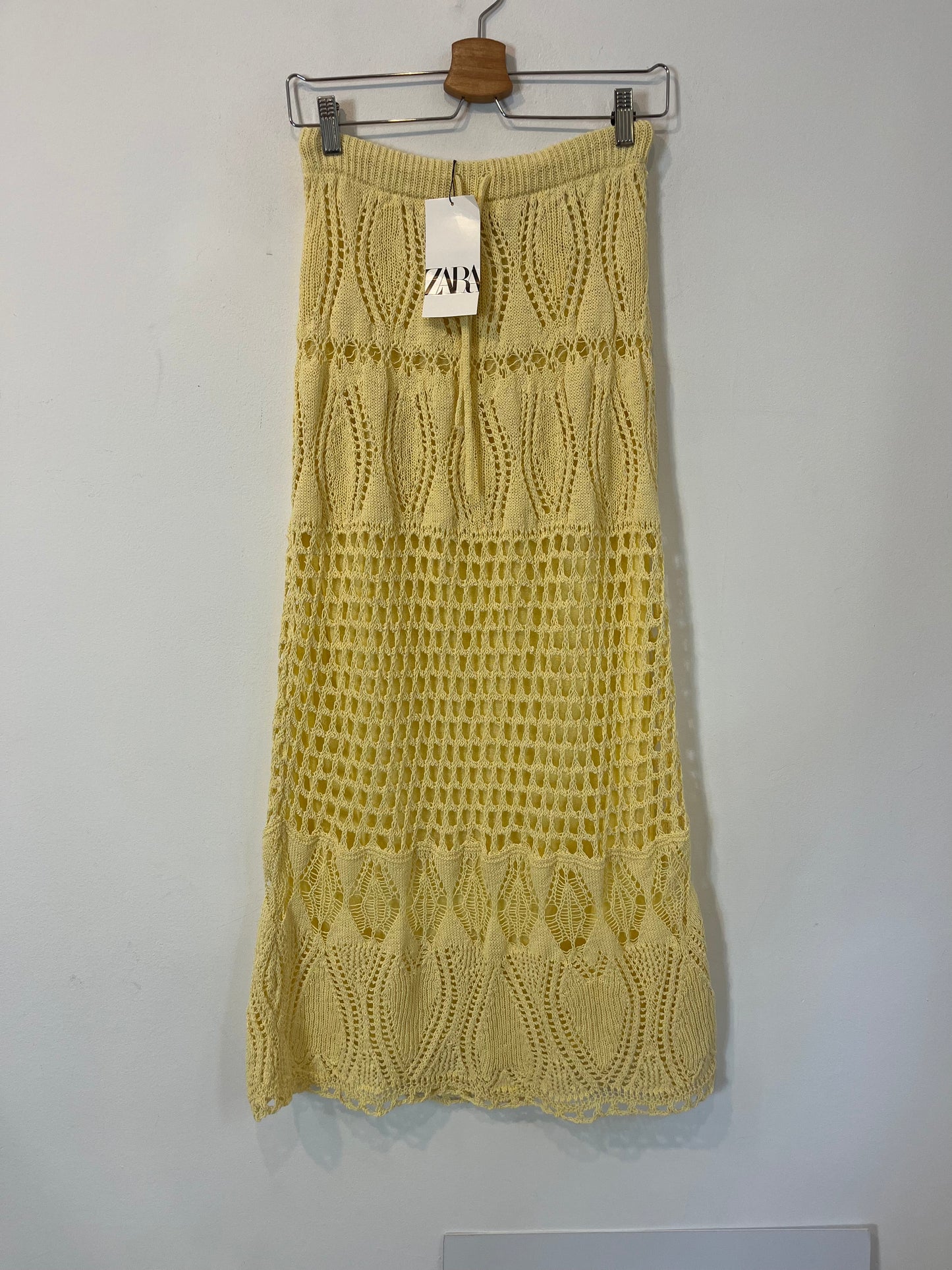 ZARA. Long crochet skirt. TS