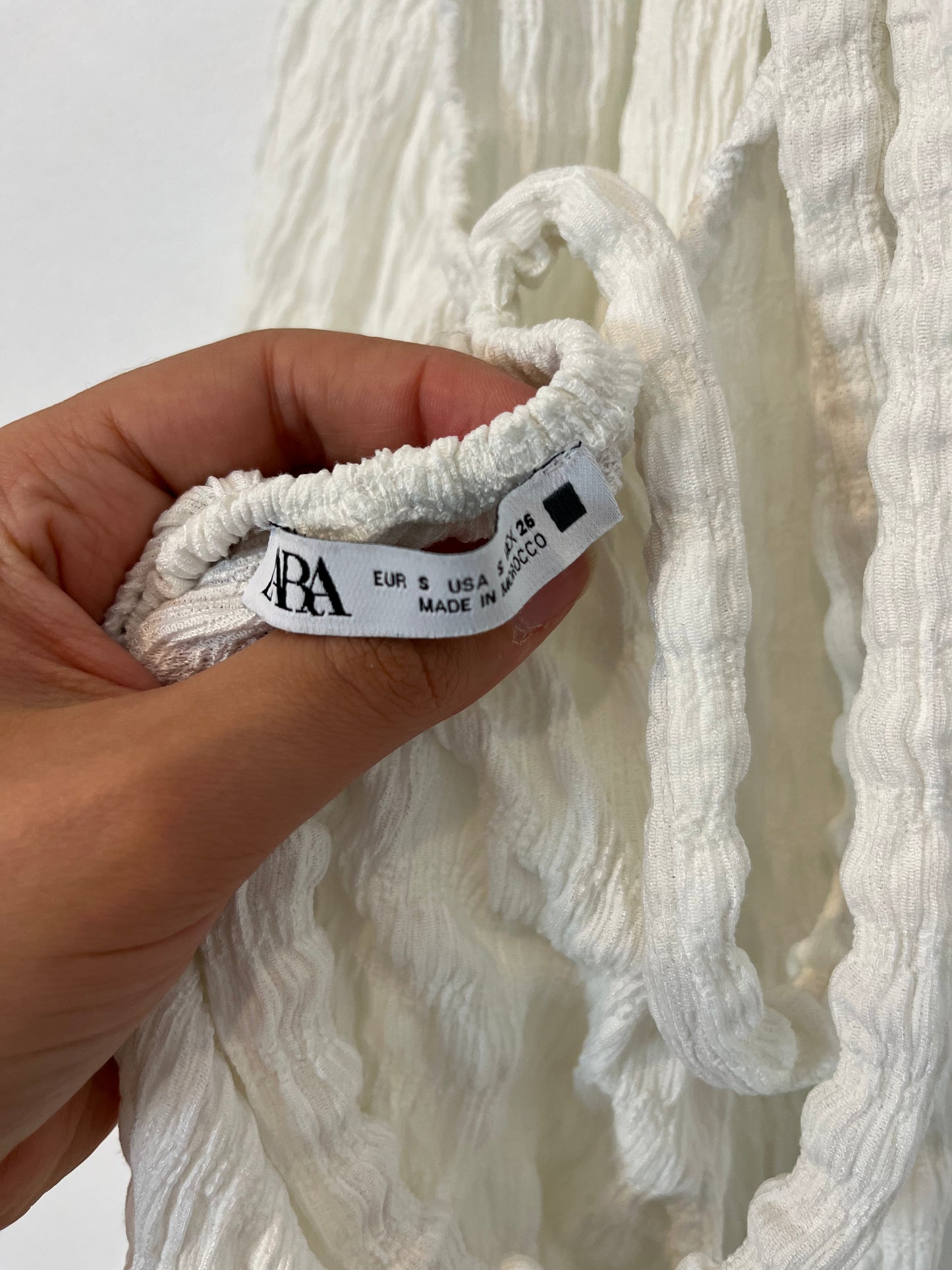 ZARA. Vestido blanco textura T.s