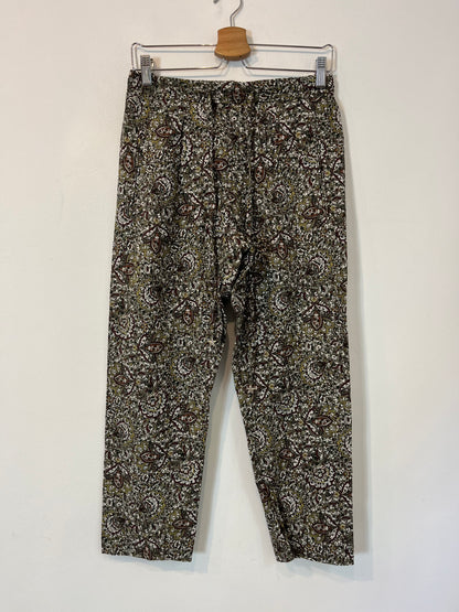 ZARA. Pantalón verde flores. T.XS