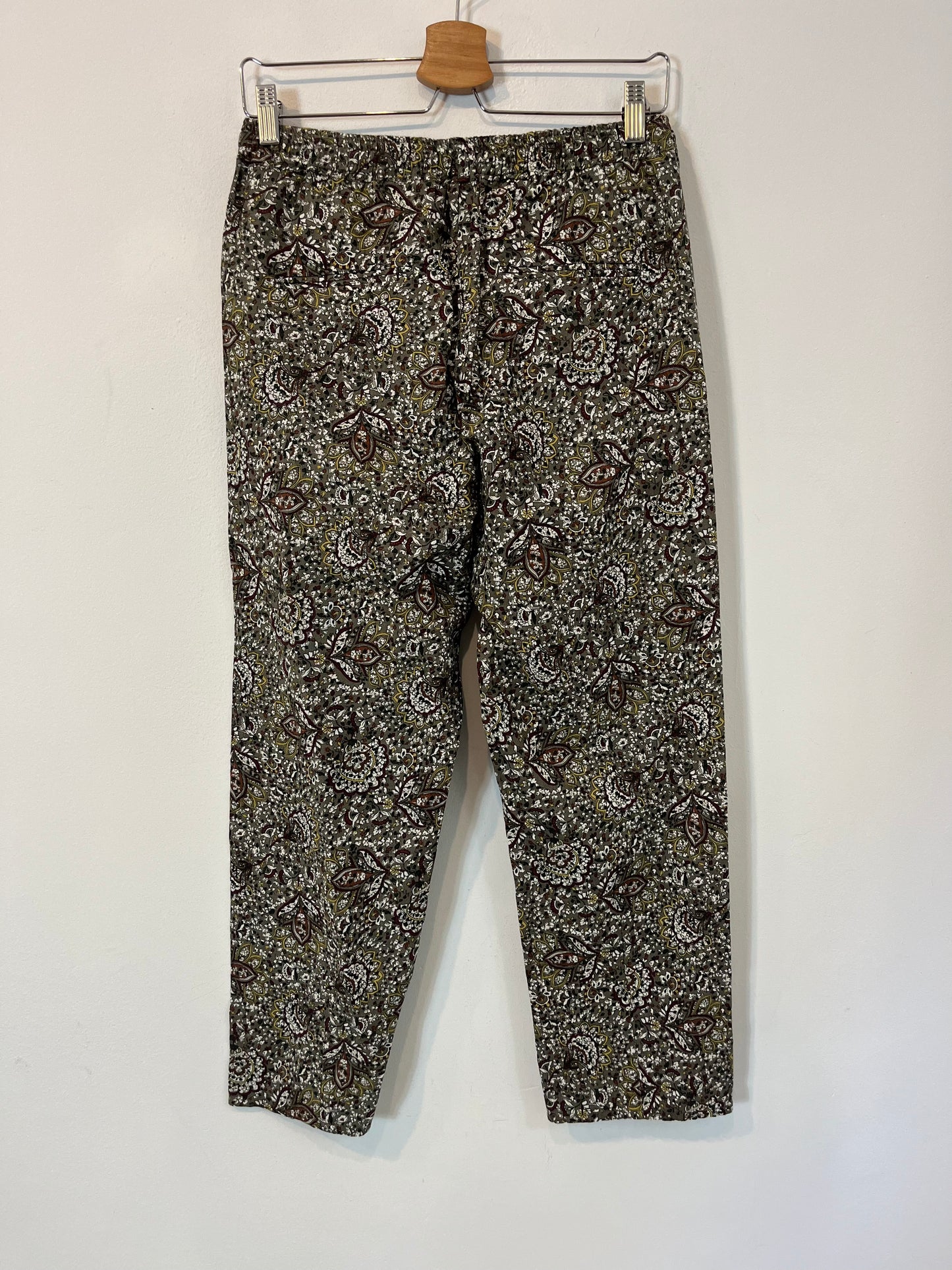 ZARA. Pantalón verde flores. T.XS