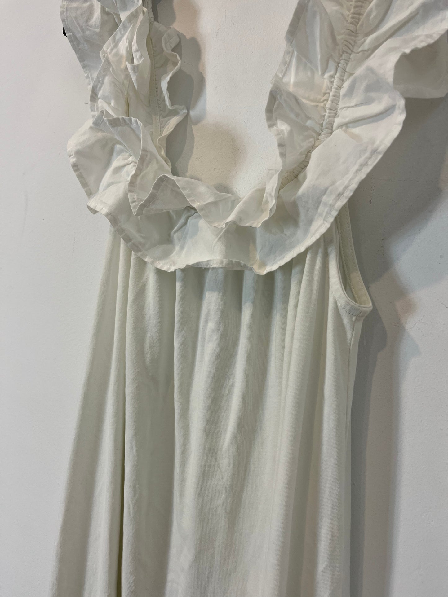 MANGO. Vestido blanco detalle volante T.s