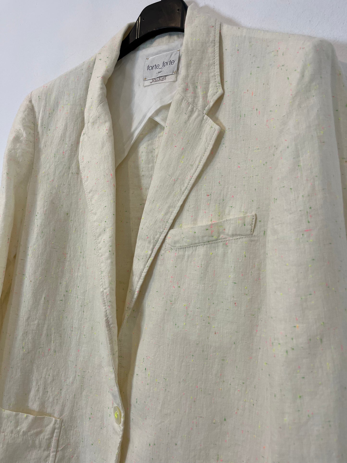 FORTE FORTE. Blazer beige detalle colores T.1 (s)