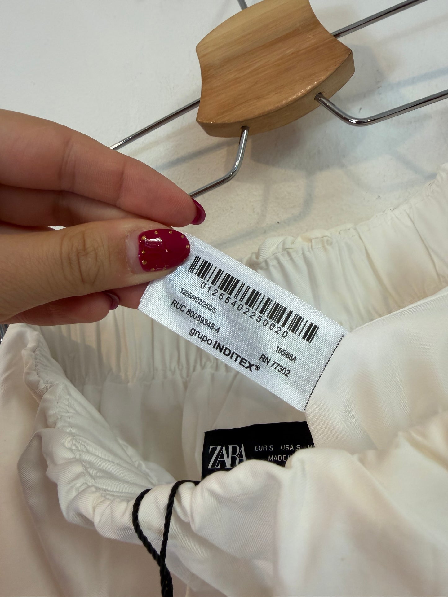 ZARA. Falda blanca globo