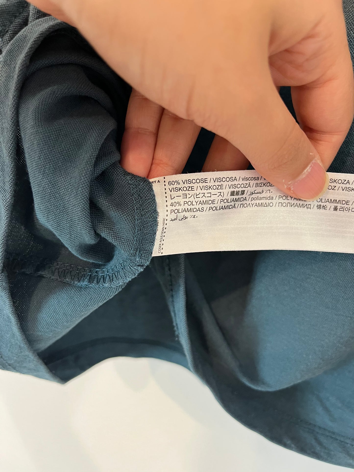 MANGO. Top azul sin mangas. T. M