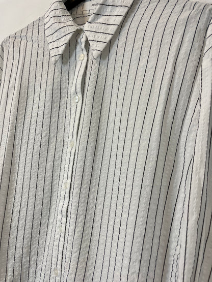 MANGO. Camisa textura rayas. T. S
