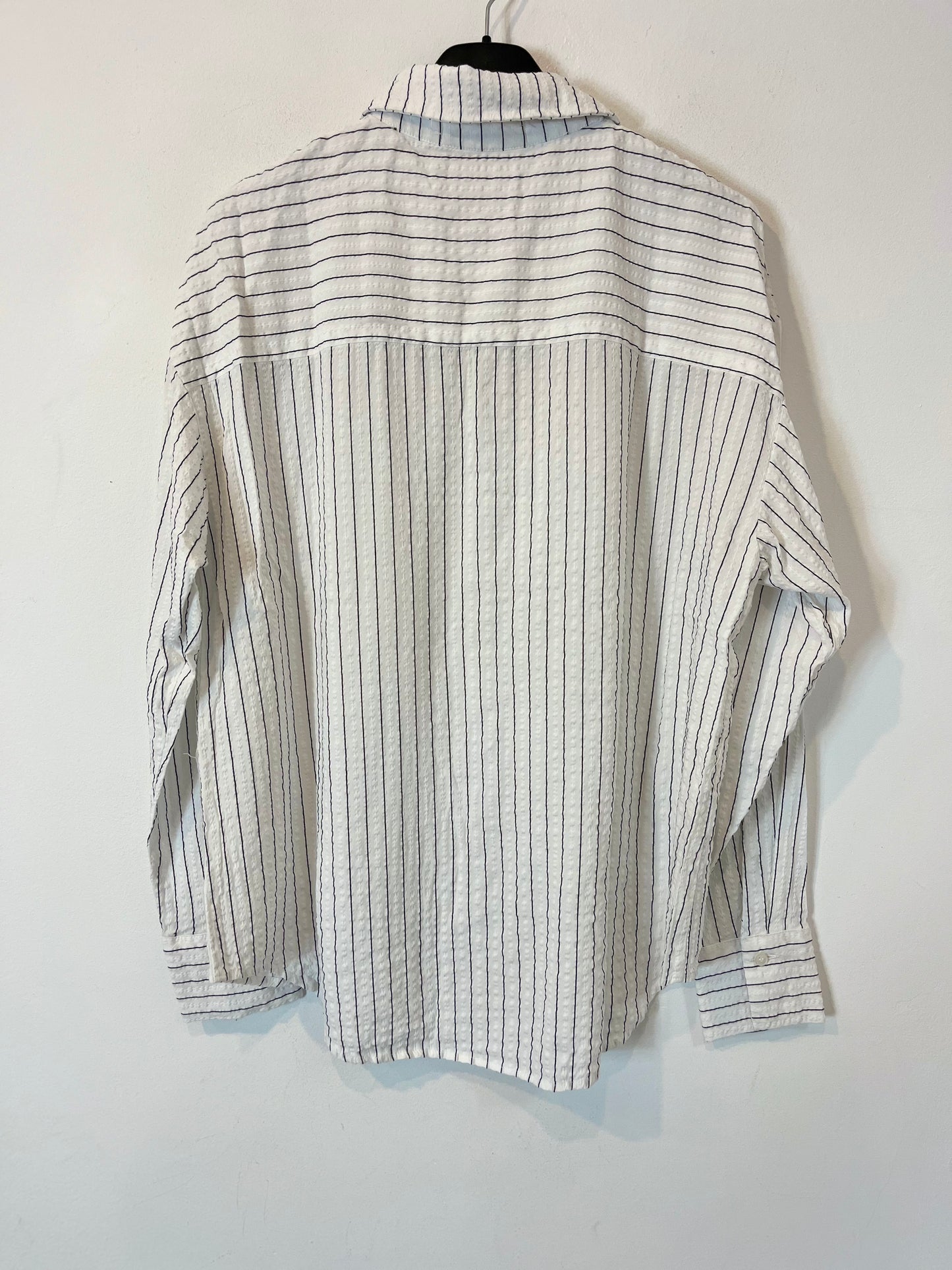 MANGO. Camisa textura rayas. T. S