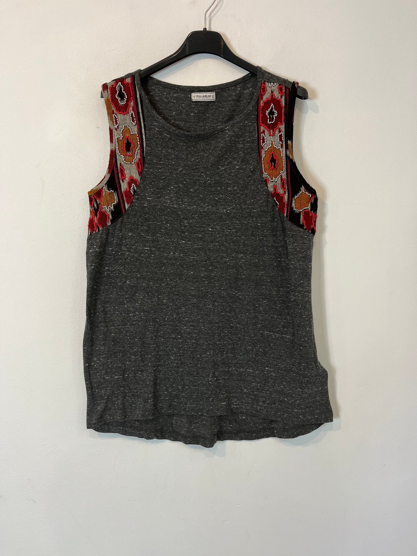 PULL&BEAR. Blusa detalles abalorios. T. M