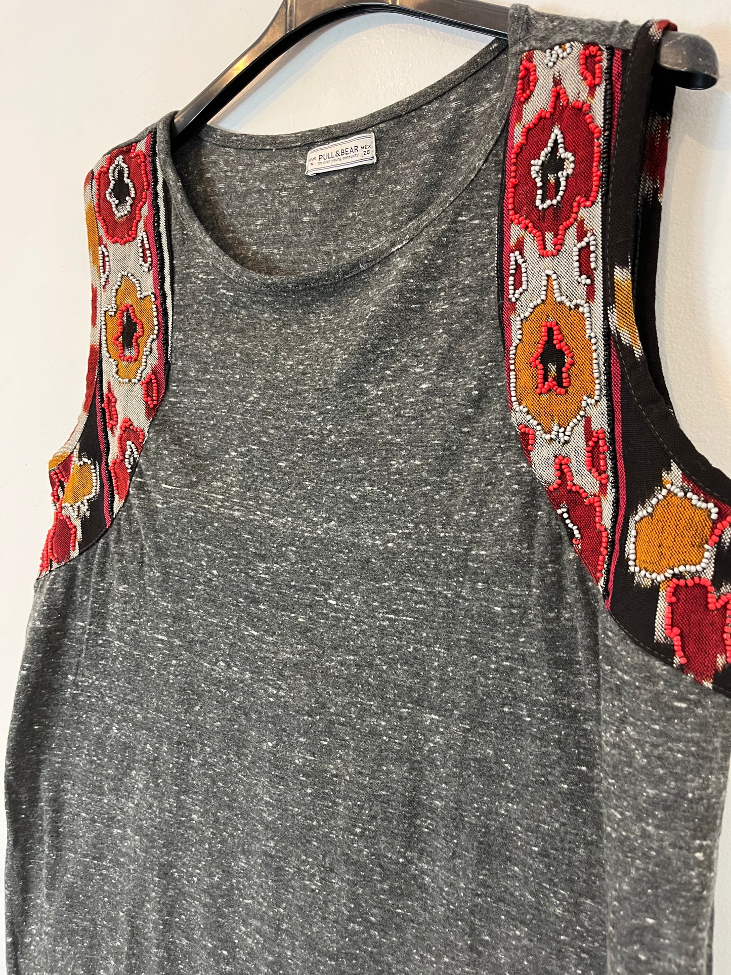 PULL&BEAR. Blusa detalles abalorios. T. M