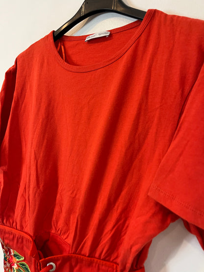 ZARA. Top rojo detalles bordados. T. S