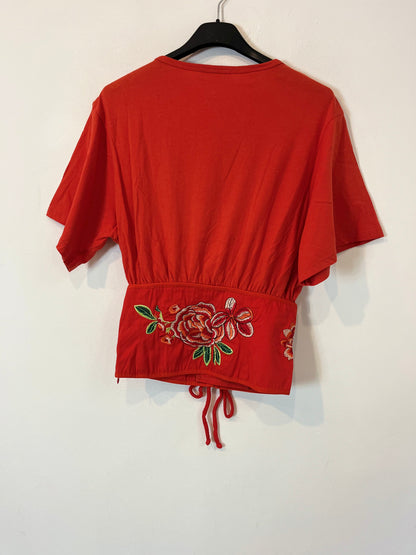 ZARA. Top rojo detalles bordados. T. S