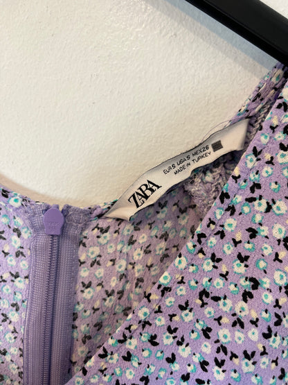 ZARA. Mono corto estampado flores. T. S