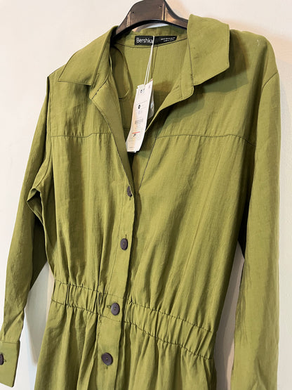 BERSHKA. Mono verde botones. T. XS