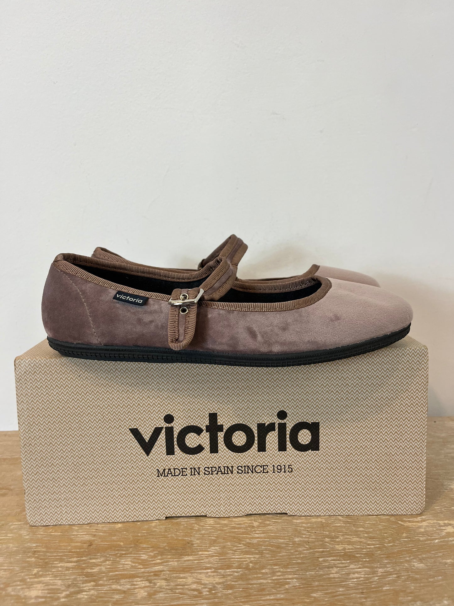 VICTORIA. Merceditas rosas. T. 38