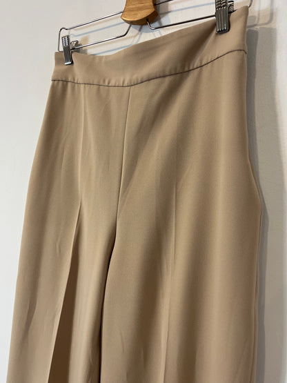 ZARA. Pantalón beige pinzas. T M