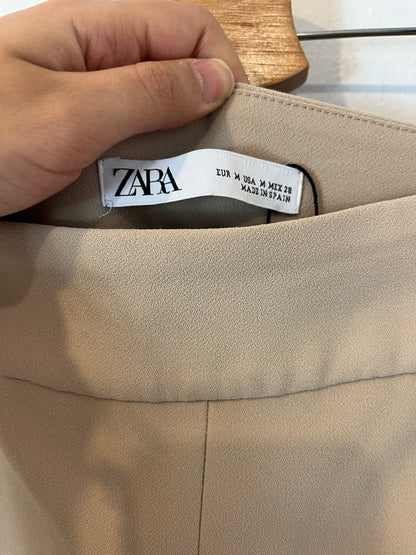 ZARA. Pantalón beige pinzas. T M