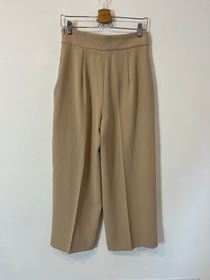 ZARA. Pantalón beige pinzas. T M