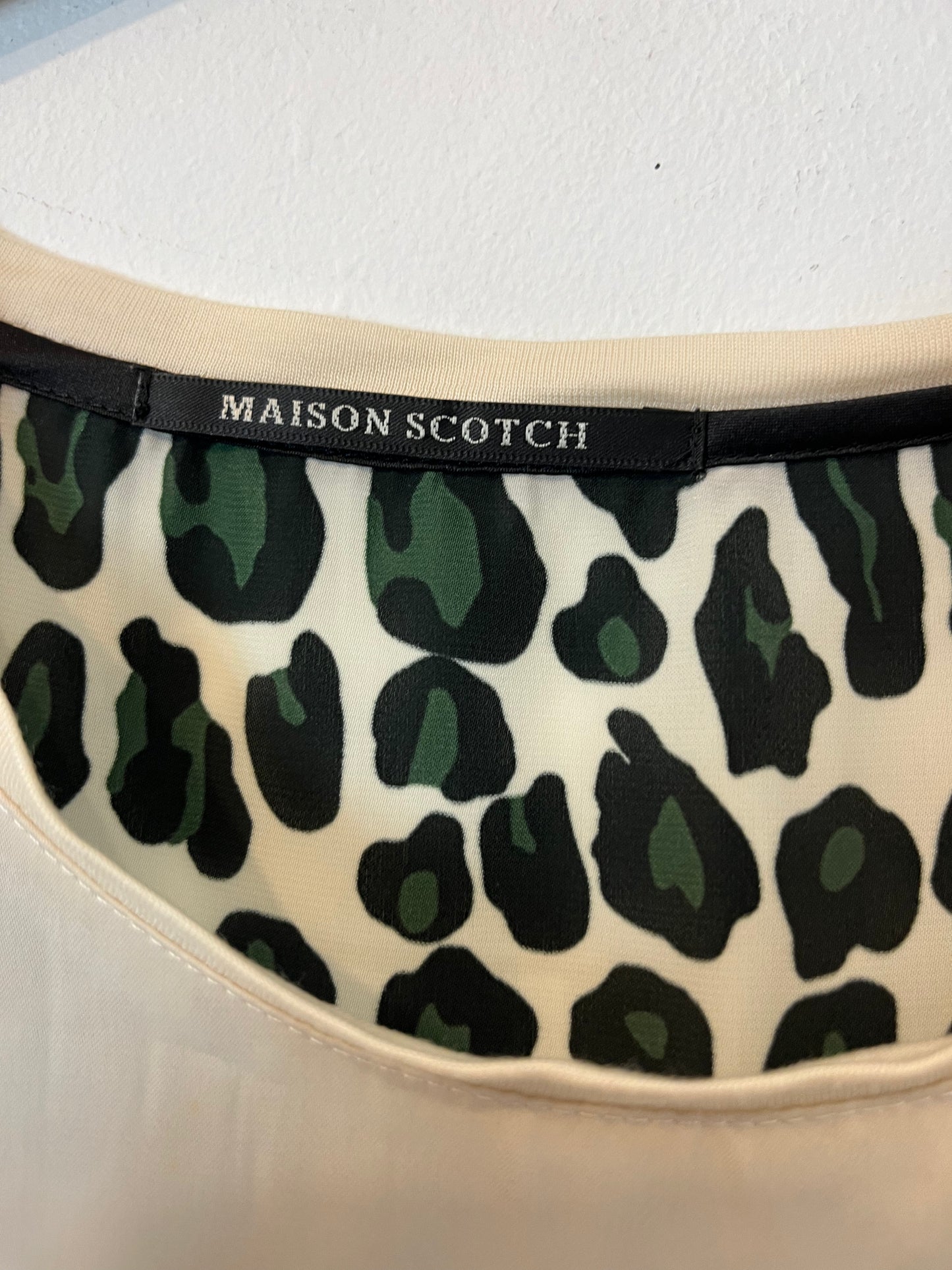 MAISON SCOTCH. Top fluido estampado. T 3 (M/L)